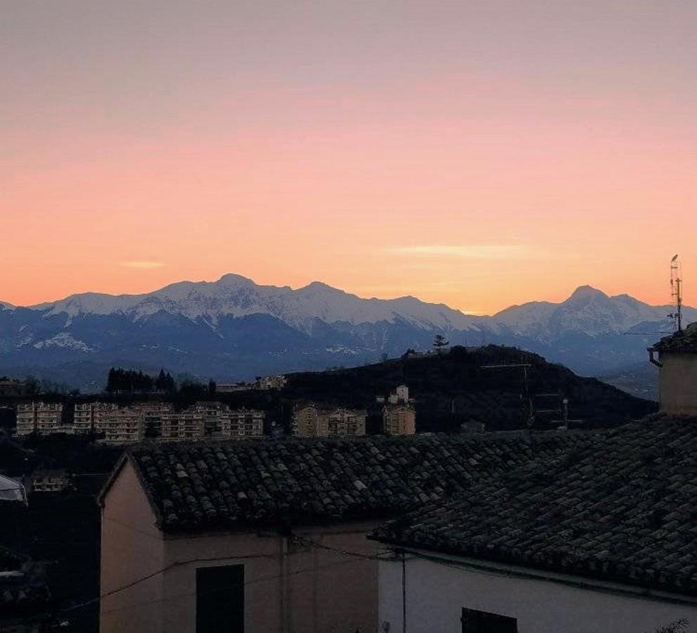 Apartamento Casa In Centro Storico Vista Gran Sasso Atri Exterior foto